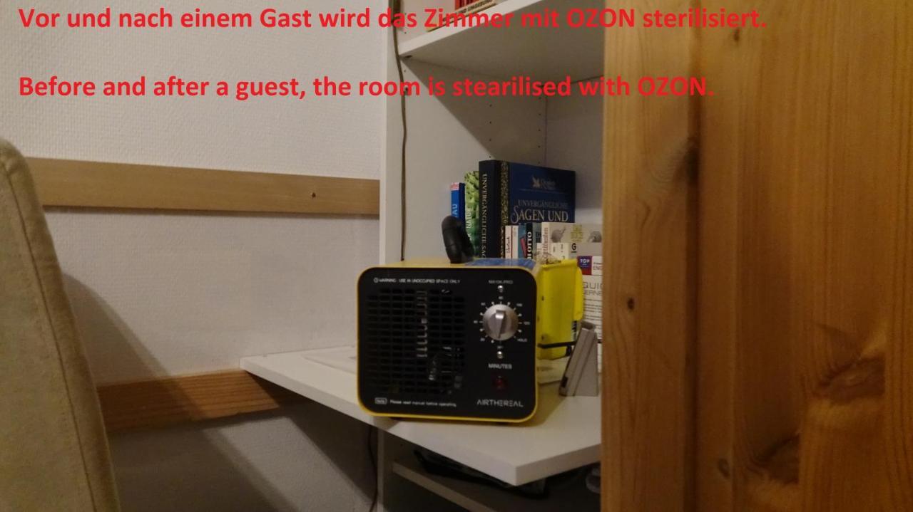 Guestroom With Wide View And Pool Near Side, 2nd Guest With Extra Bed Possible Homestay Frankfurt am Main