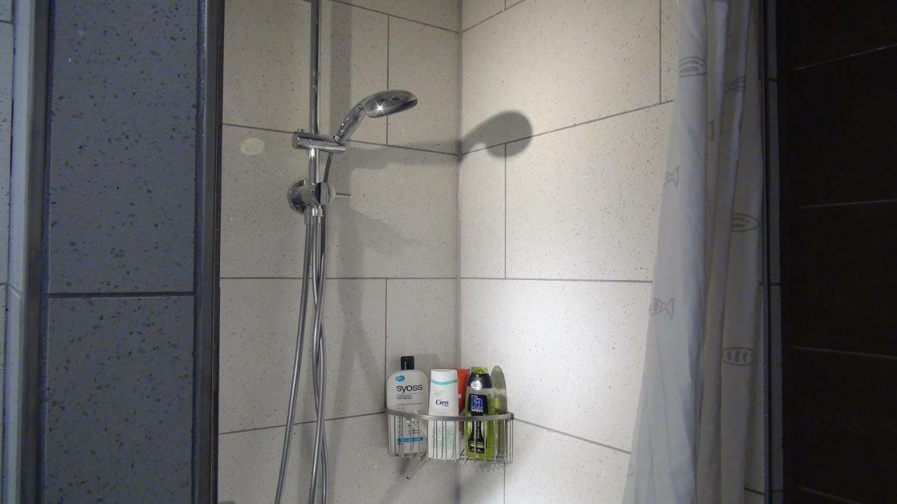 Guestroom With Wide View And Pool Near Side, 2nd Guest With Extra Bed Possible * Frankfurt am Main