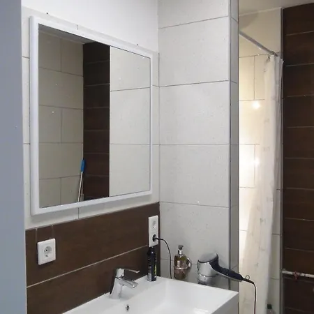 Guestroom With Wide View And Pool Near City Side, 2Nd Guest With Extra Bed Possible Frankfurt am Main Exterior photo