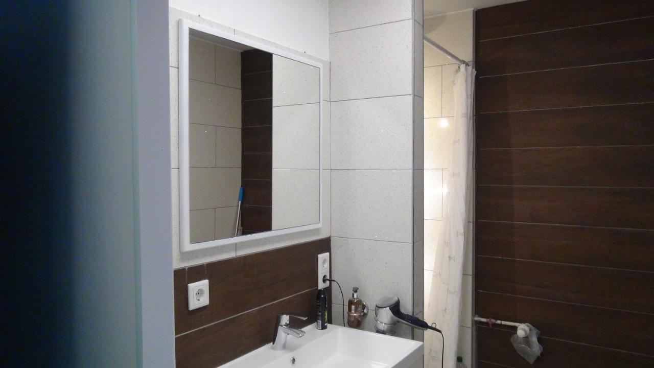 Alloggio in famiglia Guestroom With Wide View And Pool Near Side, 2nd Guest With Extra Bed Possible