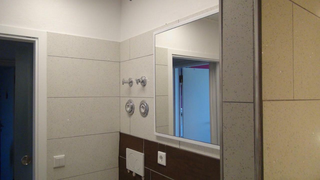 Guestroom With Wide View And Pool Near Side, 2nd Guest With Extra Bed Possible Alloggio in famiglia
